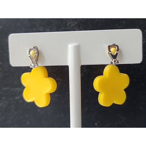 Daisy Flower Shaped Plastic Dangling Clip-on Earrings Vintage Costume Jewelry - Picture 5 of 10